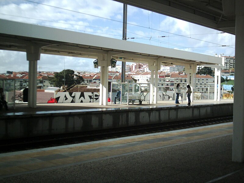 File:Queluz-Belas train station.jpg