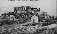 La « gare » du tramway, au pied du château.