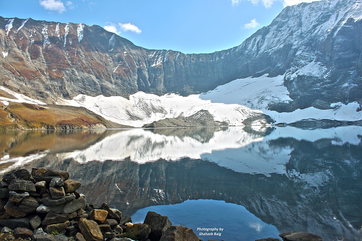 1200px Ratti_Gali_Lake_