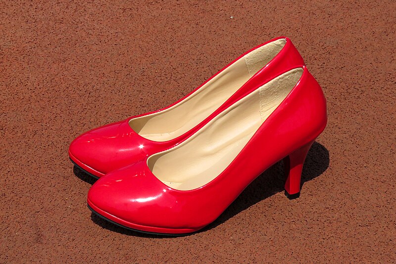 File:Red round toe high-heel shoes (20190529142616).jpg