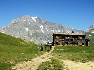 The refuge and the Grande Casse summit