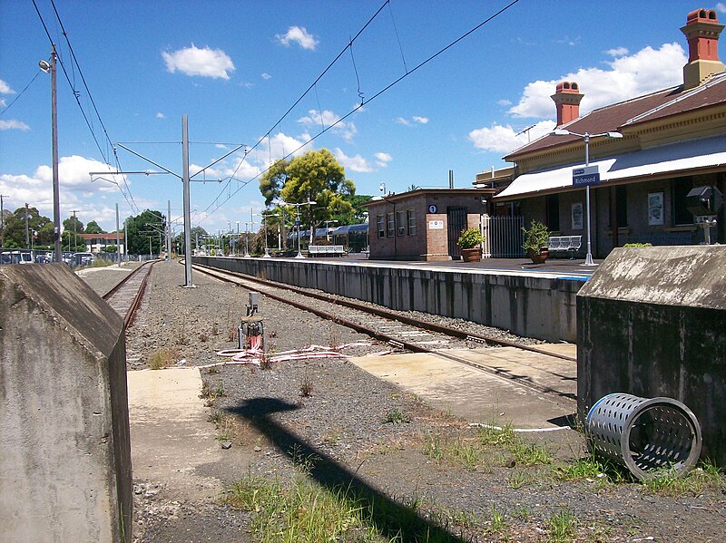 File:Richmond railway station platform 1 from exterior.JPG