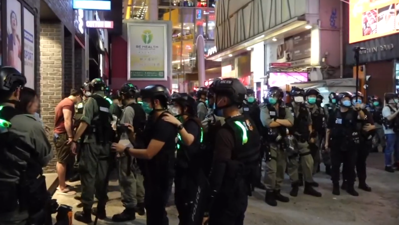 File:Riot police stop and search people in Mong Kok view 20200612.png