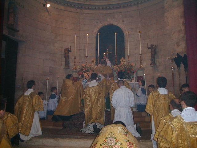 Clergy of various ranks in vestments at a Mass according to the Neo-Gallican Rite of Versailles Elevation of the chalice.