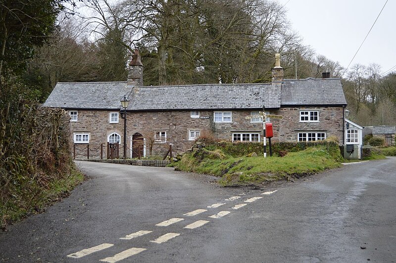 File:Road junction, Hoo Meavy - geograph.org.uk - 5813812.jpg