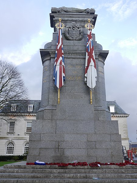 File:Rochdale Cenotaph - view from southwest 01.jpg