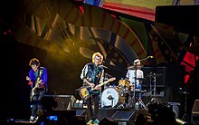 The Stones выступают на сцене на Кубе.