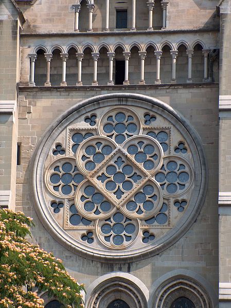 File:Rosace cathédrale lausanne.JPG