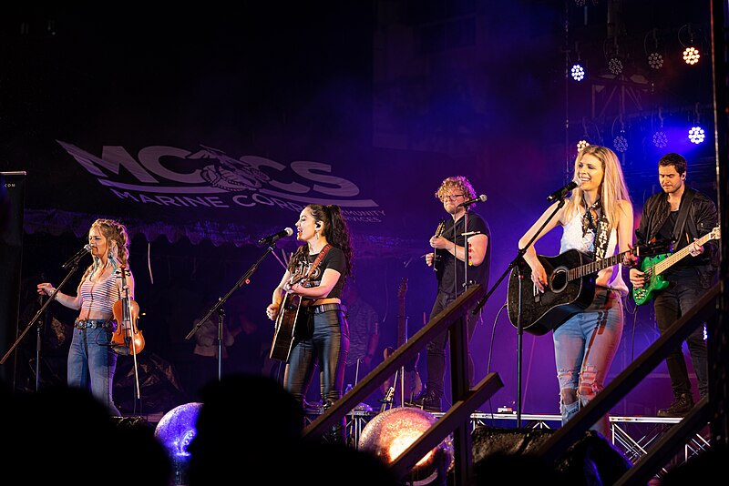 File:Runaway June performing at Camp Schwab Festival.jpg