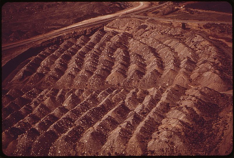 File:STRIP MINING AT THE PEABODY COAL CO - NARA - 543868.jpg