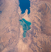 Випарювальні соляні басейни Мертвого моря з космосу