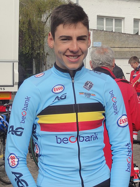File:Saint-Amand-les-Eaux - Paris-Roubaix juniors, 14 avril 2019, départ (A140).JPG