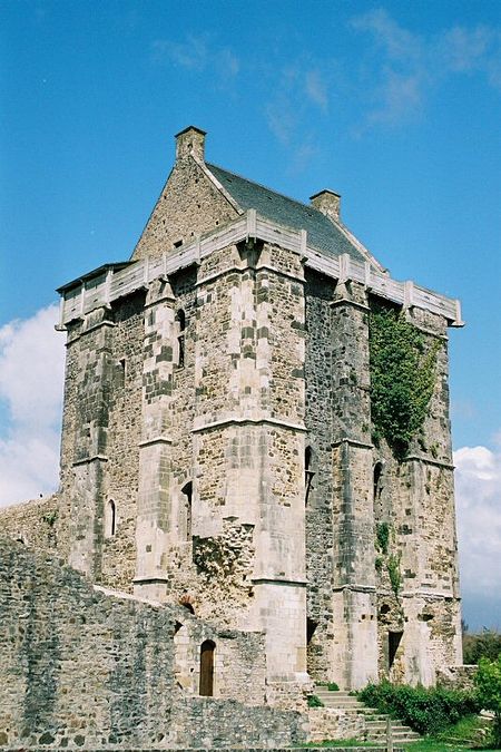 Tập_tin:Saint-Sauveur-le_Vicomte_(Château)_2.jpg