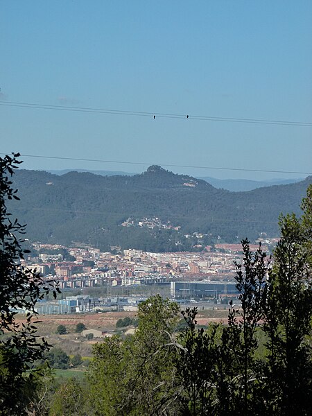 File:Sant Andreu de la Barca i el turó del Castell - P1050369.jpg