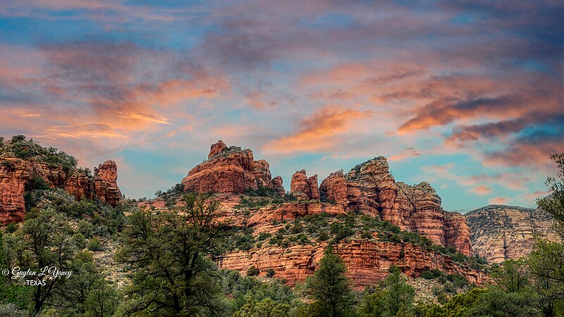 File:Sedona, Arizona (51789806191).jpg