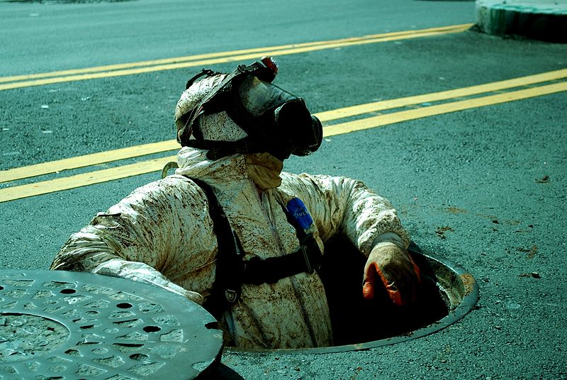 Fichier:Sewer worker in San Francisco (4434054443).jpg