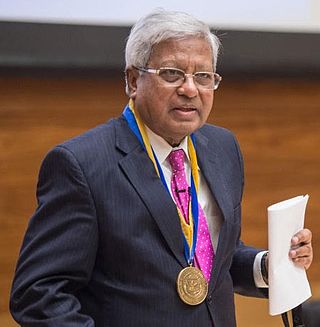 Sir Fazle Hasan Abed receives Thomas Francis, Jr. Medal.jpg
