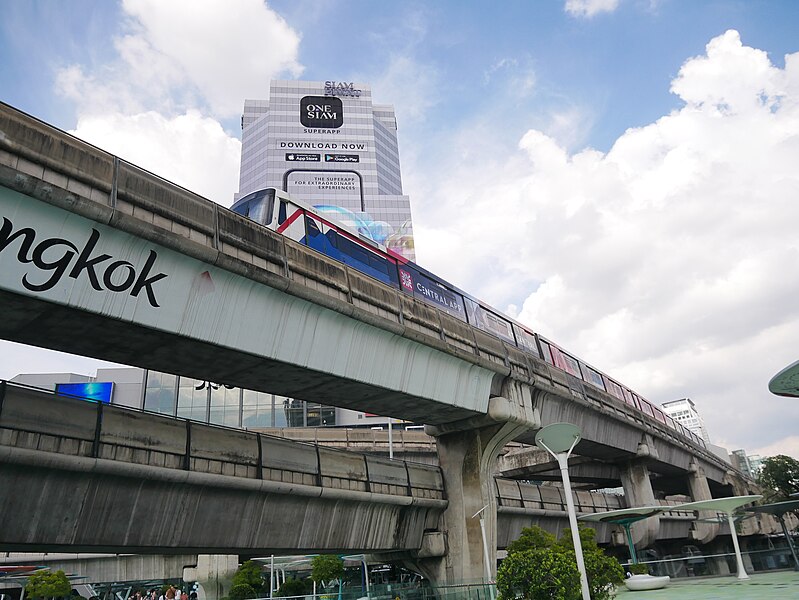 File:Skywalk Pathumwan (3).jpg