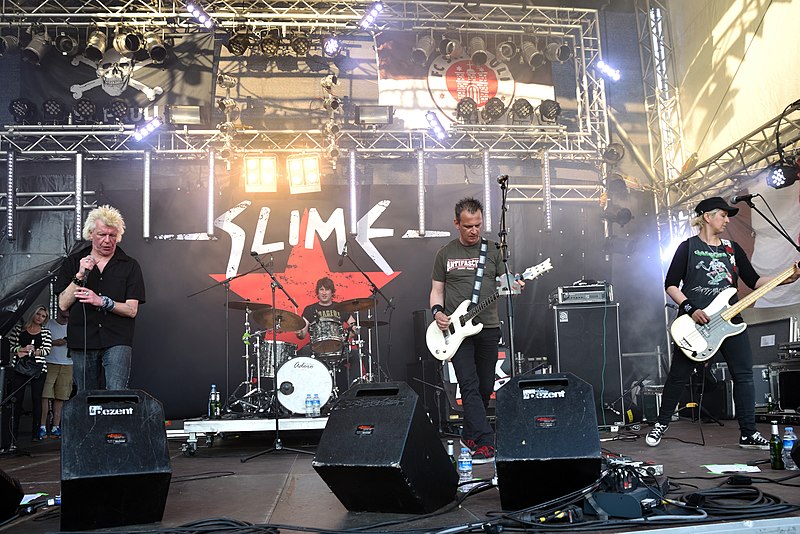 File:Slime – Hafen Rock 2016 01.jpg