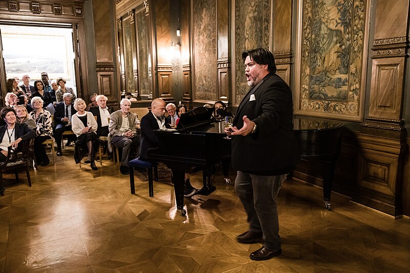 File:Solist and baritone Yngve Søberg accompanied by Reza Aghamir on piano (2022) (52337340884).jpg