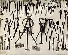 Roman surgical instruments found at Pompeii Sommer, Giorgio (1834-1914) - n. 11141 - Museo di Napoli - Strumenti di chirurgia.jpg