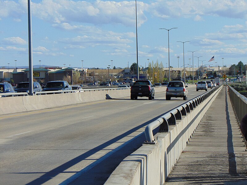 File:South across the Perrine Bridge, Apr 17.jpg