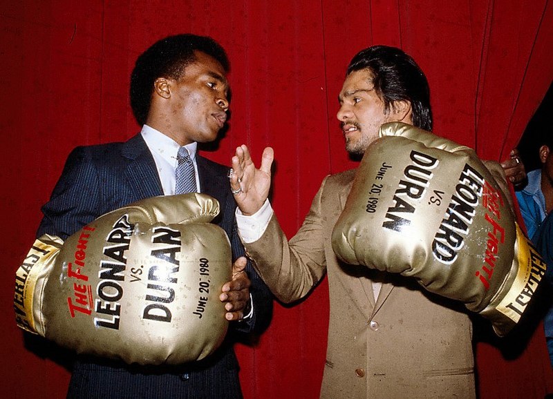 File:Sugar Ray Leonard, Roberto Duran posing.jpg