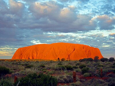 Uluru: Nimi, Sijainti, Ominaisuudet