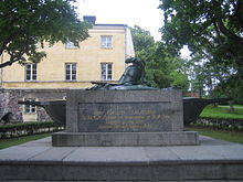 Suomenlinna Ehrensvard grave.jpg