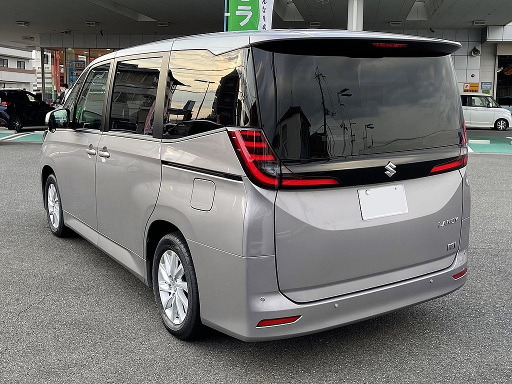 ファイル:Suzuki LANDY HYBRID G 2WD (6AA-ZWR90C-LBGV) rear.jpg