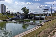 English: Dam on Svislač river. Minsk, Belarus Беларуская: Гідравузел на Свіслачы. Мінск, Беларусь Русский: Гидроузел на Свислочи возле улицы Денисовской. Минск, Беларусь