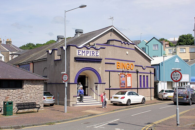 File:The Empire, Caernarfon - geograph.org.uk - 5465395.jpg