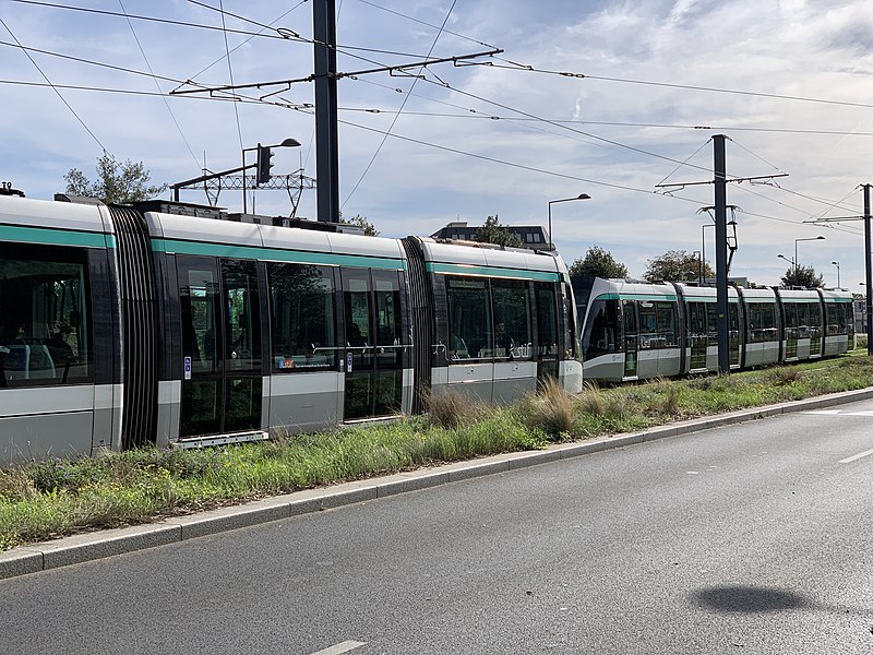 File:Tramway Ligne 7 près Poste électrique Chevilly Larue 2.jpg