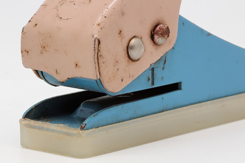 File:Trouilloteuse One Hole Punch Japan 12.jpg