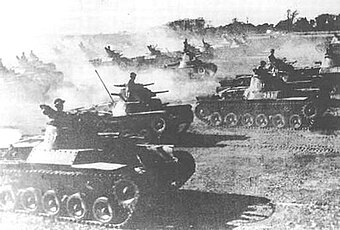 1940年，由九七式中战车和九五式轻战车组成的混成部队正在进行训练。