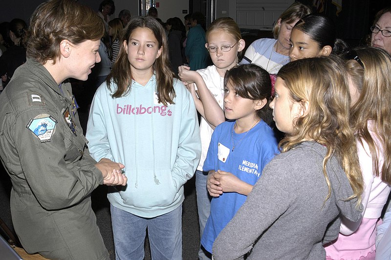 File:US Navy 060419-N-4021H-013 Lt. Renee Scherr assigned to Commander Helicopter Sea Combat Wing Pacific speaks to a group of 5th grade girls during a career day at Meridian Elementary School.jpg