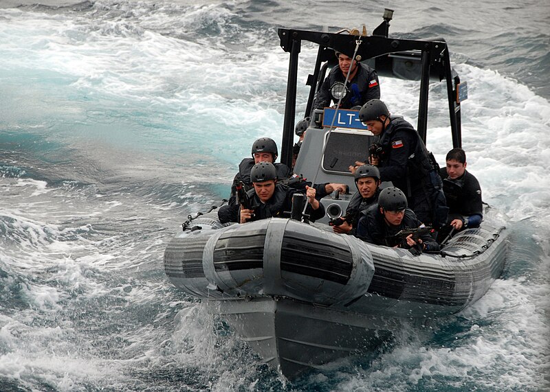 File:US Navy 070625-N-4021H-030 Members of the Chilean frigate CS Almirante Latorre's (FFG 14) visit, board, search and seizure (VBSS) team approach the starboard side of dock landing ship USS Pearl Harbor (LSD 52), while enga.jpg