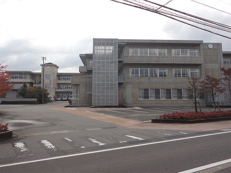 File:Usaka-elem-school toyama-city 2018.jpg