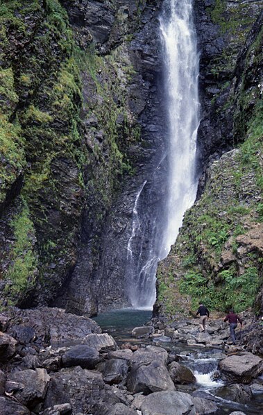 File:Vallée du Lys et Cascade d' Enfer (Bagnères-de-Luchon, Pyrénées) (2).jpg