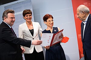 Ruth Wodak: Leben, Forschungsüberblick, Sonstige Informationen