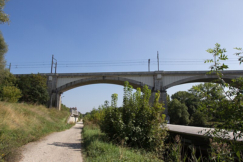File:Viaduc de Moret-sur-Loing - 2014-09 - 08 - IMG 6582.jpg