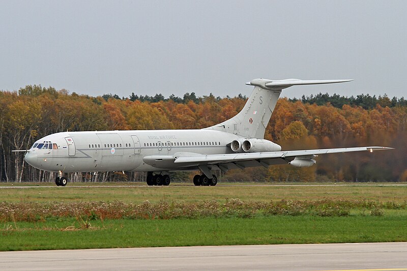 File:Vickers VC-10 RAF XV101.jpg