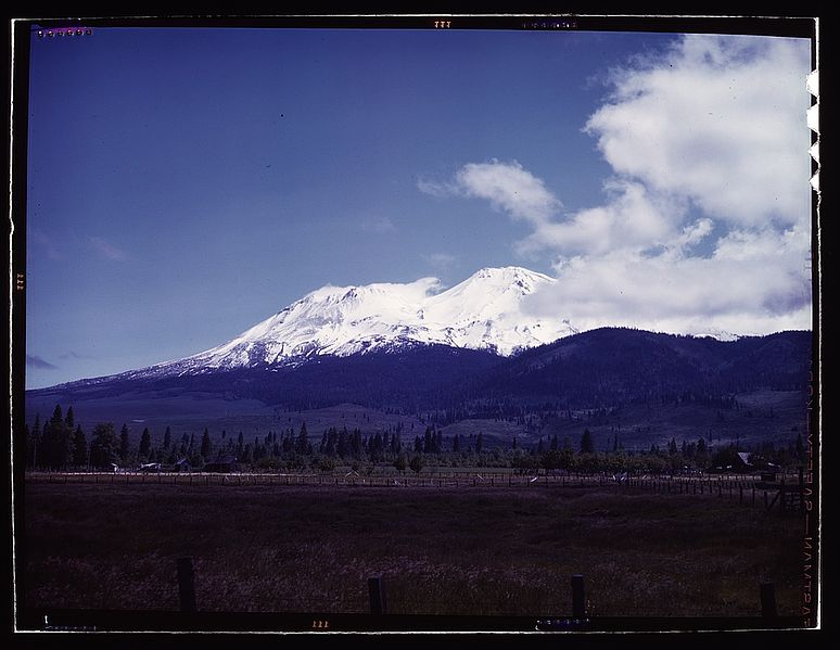 File:View of Mount Shasta, Calif. 1a34237v.jpg