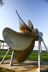 Propeller of the S.S. United States WSTM Free Culture NYU 0206.jpg