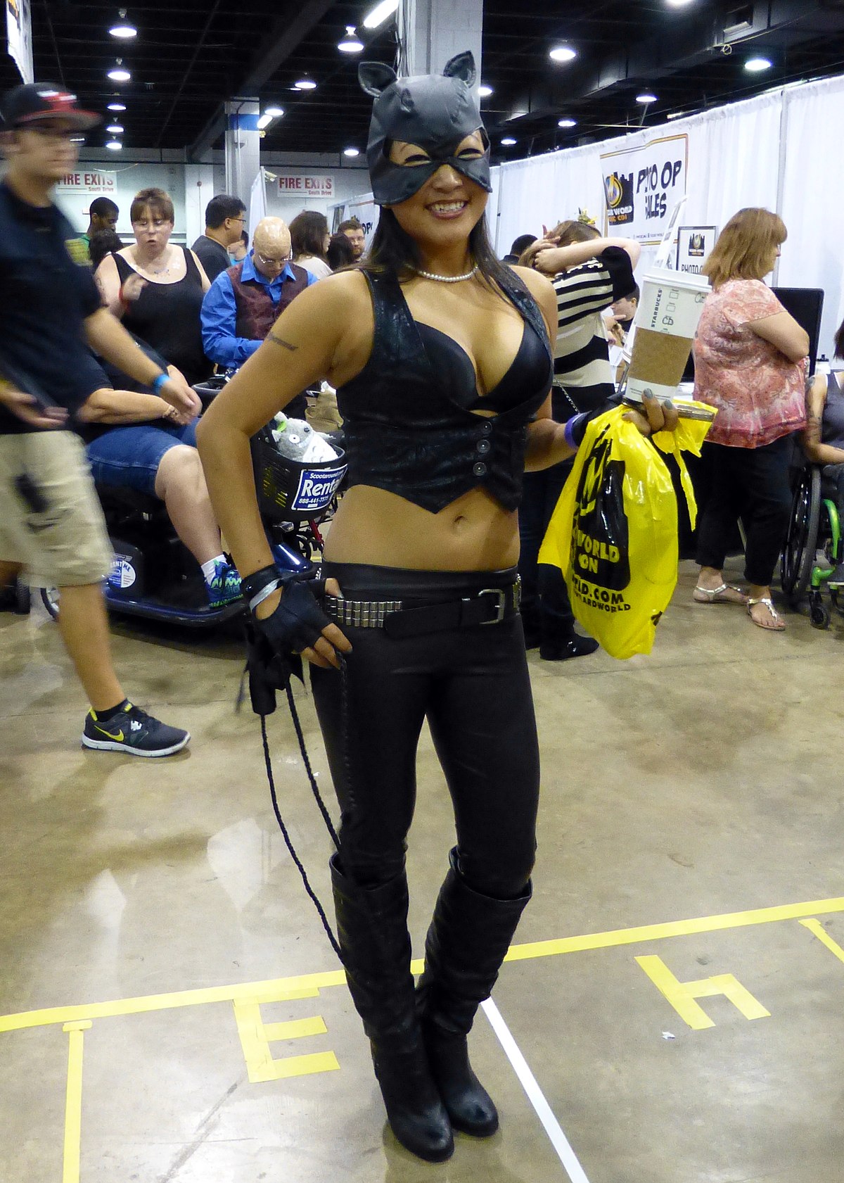 File:WW Chicago 2013 - Catwoman (9520912648).jpg - Wikipedia