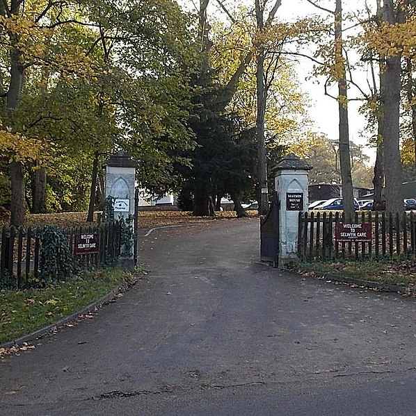File:Welcome to Selwyn Care, Matson, Gloucester - geograph.org.uk - 3980055.jpg
