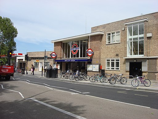 White City tube station 1
