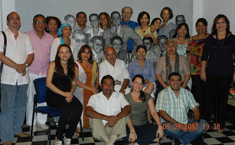 File:With Los poetas del Mundo.jpg