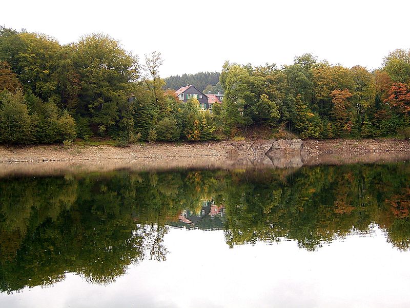 File:Wuppertalsperre - Hückeswagen Hammerstein 01 ies.jpg