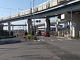 さいたま市中央区本町西付近。上の高架は首都高速道路与野ジャンクション